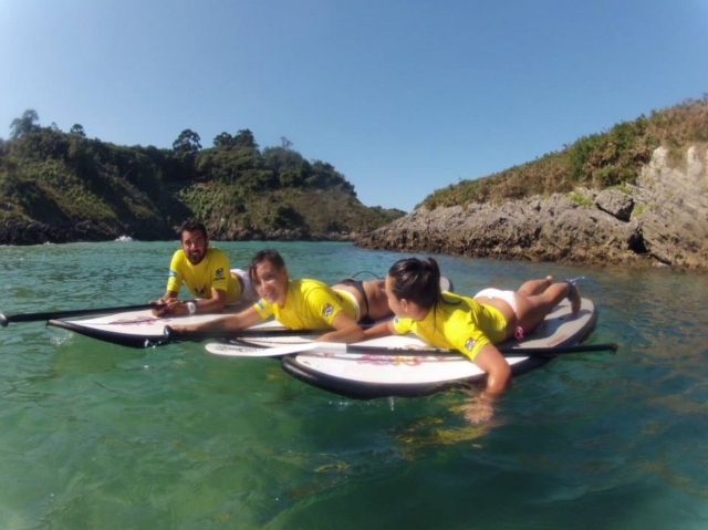 Tumbados sobre la tabla